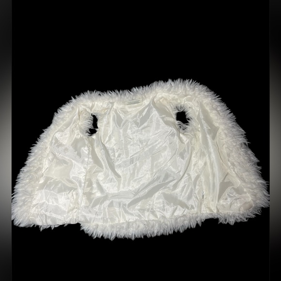 Bobbie Brooks Girls Size XS Ivory Faux Fur Vest - Picture 2 of 4